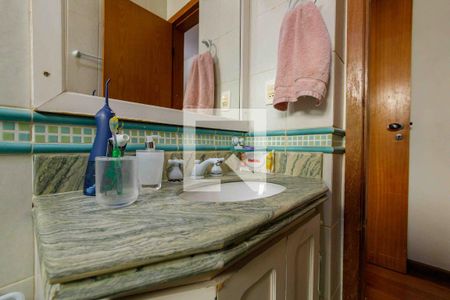 Apartamento à venda com 360m², 5 quartos e 4 vagas Apartamento à venda com 360m², 5 quartos e 4 vagasBanheiro