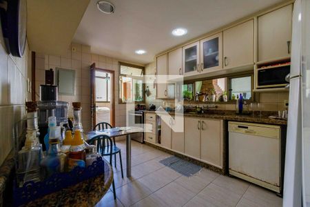 Apartamento à venda com 360m², 5 quartos e 4 vagas Apartamento à venda com 360m², 5 quartos e 4 vagasCozinha