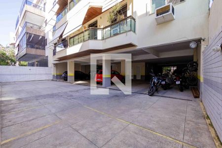 Apartamento à venda com 360m², 5 quartos e 4 vagas Apartamento à venda com 360m², 5 quartos e 4 vagasÁrea Comum Garagem