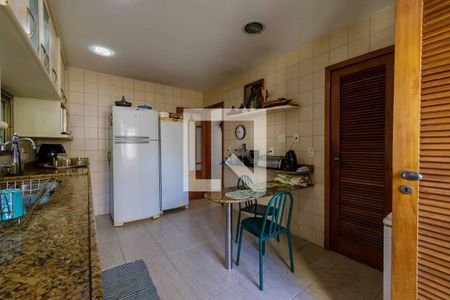 Apartamento à venda com 360m², 5 quartos e 4 vagas Apartamento à venda com 360m², 5 quartos e 4 vagasCozinha