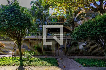 Apartamento à venda com 360m², 5 quartos e 4 vagas Apartamento à venda com 360m², 5 quartos e 4 vagasFachada