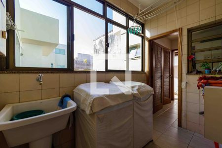 Apartamento à venda com 360m², 5 quartos e 4 vagas Apartamento à venda com 360m², 5 quartos e 4 vagasÁrea de Serviço