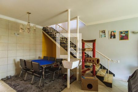 Sala de casa à venda com 3 quartos, 240m² em Vila Santa Isabel, São Paulo