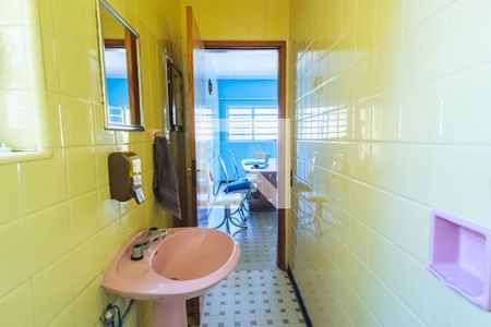 Casa à venda com 240m², 3 quartos e 2 vagasLavabo