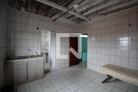 Kitnet de casa para alugar com 8 quartos, 600m² em Vila Carmosina, São Paulo