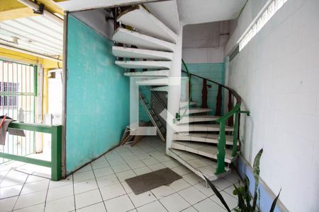 Área comum de casa à venda com 8 quartos, 600m² em Vila Carmosina, São Paulo