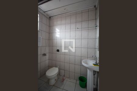 Banheiro de casa para alugar com 8 quartos, 600m² em Vila Carmosina, São Paulo