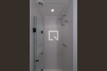 Banheiro de kitnet/studio para alugar com 1 quarto, 21m² em Moema, São Paulo