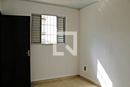 Quarto 1 de casa para alugar com 1 quarto, 40m² em Vila Taquari, São Paulo
