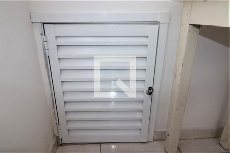 Apartamento para alugar com 60m², 2 quartos e 1 vagaPorta alojamento do botijão