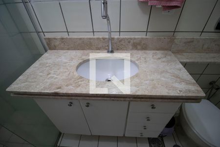 Banheiro da suíte de apartamento à venda com 3 quartos, 104m² em Setor Aeroporto, Goiânia