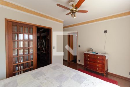 Casa à venda com 327m², 4 quartos e 3 vagasSuíte