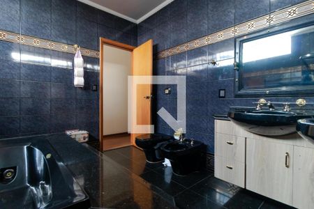 Casa à venda com 327m², 4 quartos e 3 vagasBanheiro da Suíte