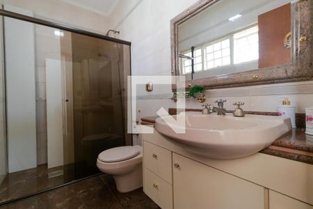 Casa à venda com 327m², 4 quartos e 3 vagasBanheiro 01