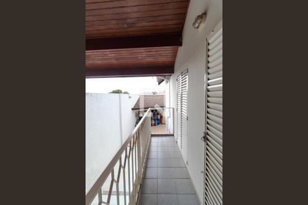 Casa à venda com 327m², 4 quartos e 3 vagasSacada do Quarto 02 e 03