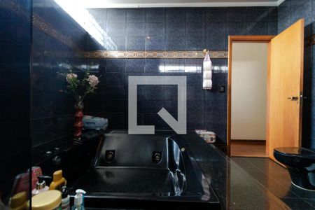 Casa à venda com 327m², 4 quartos e 3 vagasBanheiro da Suíte