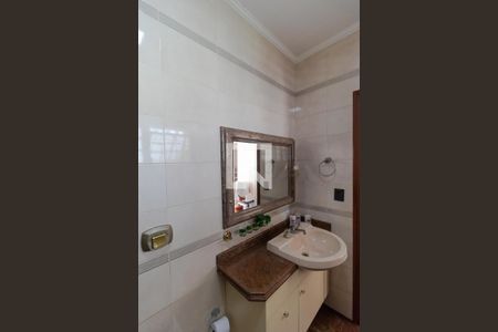 Casa à venda com 327m², 4 quartos e 3 vagasBanheiro 01