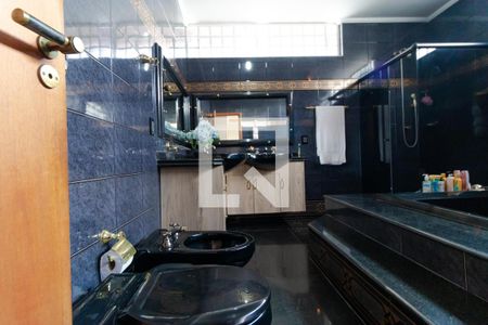 Casa à venda com 327m², 4 quartos e 3 vagasBanheiro da Suíte