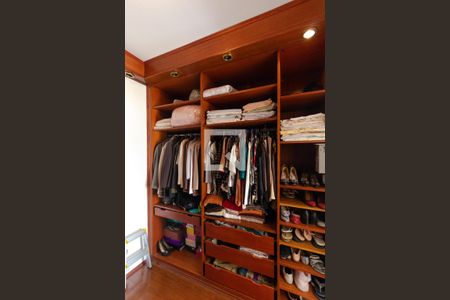 Casa à venda com 327m², 4 quartos e 3 vagasCloset da Suíte