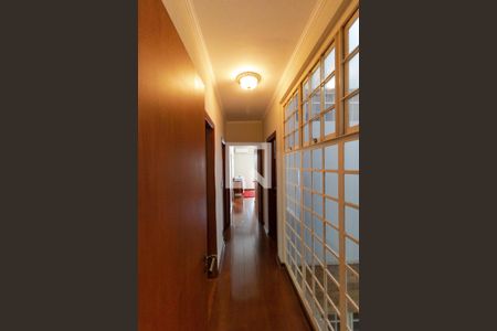 Casa à venda com 327m², 4 quartos e 3 vagasCorredor