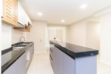 Sala/Cozinha de apartamento à venda com 2 quartos, 48m² em Vila Carmosina, São Paulo