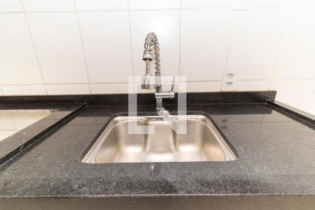 Sala/Cozinha de apartamento à venda com 2 quartos, 48m² em Vila Carmosina, São Paulo