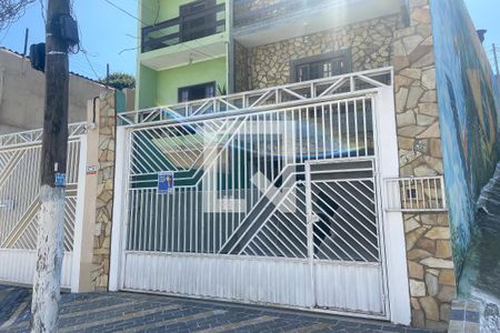 Casa à venda com 293m², 3 quartos e 6 vagas Casa à venda com 293m², 3 quartos e 6 vagasFachada