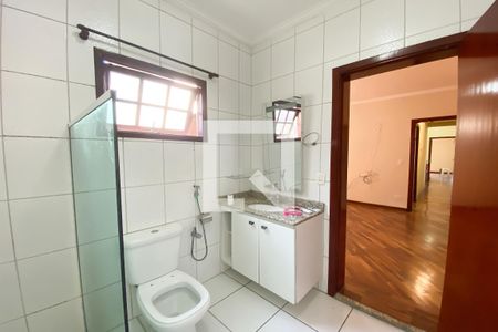 Casa à venda com 293m², 3 quartos e 6 vagas Casa à venda com 293m², 3 quartos e 6 vagasBanheiro da Suíte 2