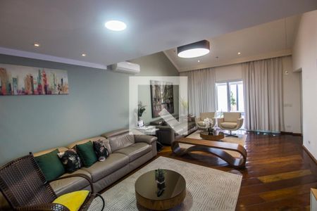 Sala de TV de casa de condomínio para alugar com 3 quartos, 400m² em Alphaville, Santana de Parnaíba