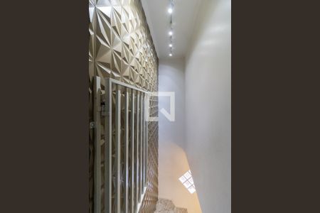 Casa à venda com 130m², 3 quartos e 2 vagasEscada