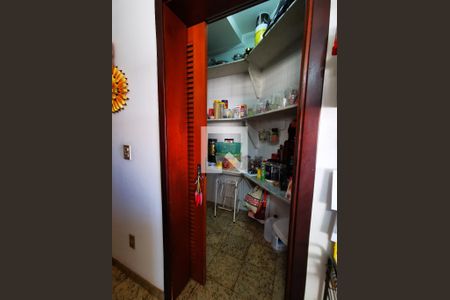 Casa de condomínio à venda com 400m², 4 quartos e 3 vagasDespensa