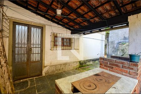 Casa à venda com 250m², 4 quartos e 4 vagas Casa à venda com 250m², 4 quartos e 4 vagasVaranda