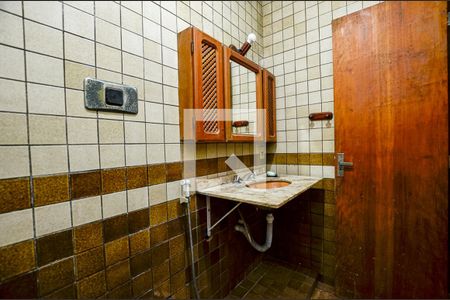 Casa à venda com 250m², 4 quartos e 4 vagas Casa à venda com 250m², 4 quartos e 4 vagasBanheiro 2