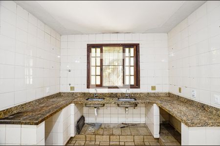 Casa à venda com 250m², 4 quartos e 4 vagas Casa à venda com 250m², 4 quartos e 4 vagasCozinha