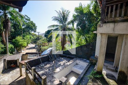 Casa à venda com 250m², 4 quartos e 4 vagas Casa à venda com 250m², 4 quartos e 4 vagasPiscina