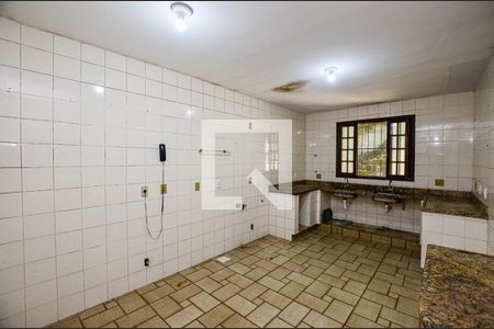 Casa à venda com 250m², 4 quartos e 4 vagas Casa à venda com 250m², 4 quartos e 4 vagasCozinha