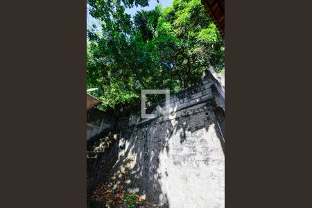 Casa à venda com 250m², 4 quartos e 4 vagas Casa à venda com 250m², 4 quartos e 4 vagasárea de. árvore