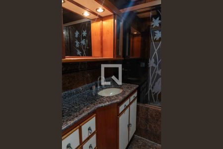 Apartamento à venda com 150m², 3 quartos e 1 vaga Apartamento à venda com 150m², 3 quartos e 1 vagaBanheiro da Suíte