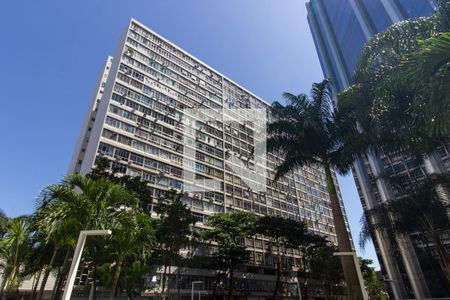 Apartamento à venda com 55m², 1 quarto e sem vagaFachada