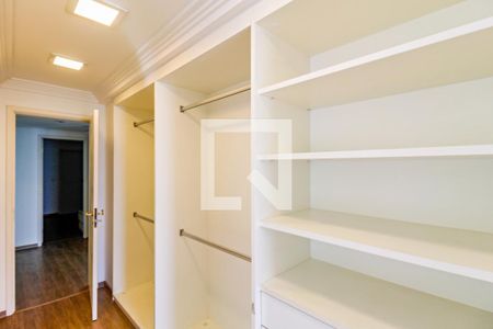 Apartamento à venda com 167m², 3 quartos e 4 vagasCloset Suíte 1