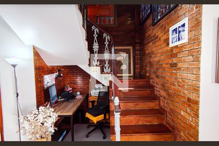 Casa à venda com 563m², 4 quartos e 5 vagasescada