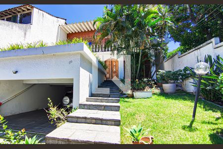 Casa à venda com 563m², 4 quartos e 5 vagasÁrea externa 