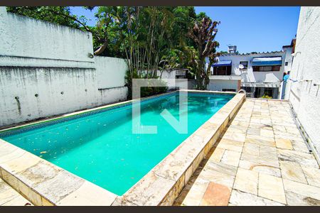 Casa à venda com 563m², 4 quartos e 5 vagasÁrea externa 