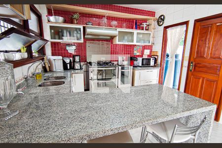 Casa à venda com 563m², 4 quartos e 5 vagascozinha