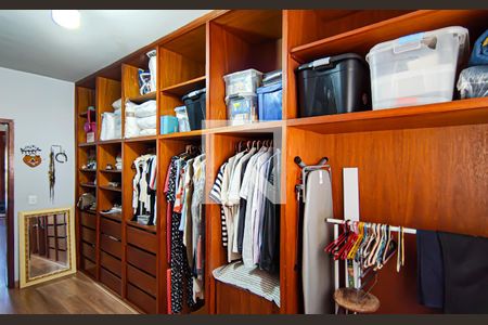 Casa à venda com 563m², 4 quartos e 5 vagasSuíte 3