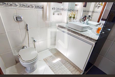 Casa à venda com 563m², 4 quartos e 5 vagasBanheiro suíte 2