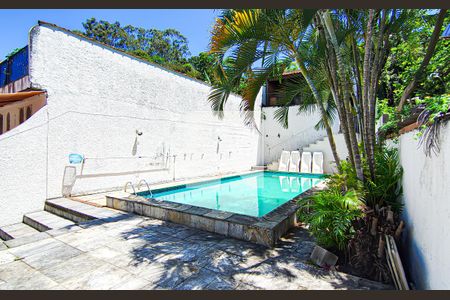 Casa à venda com 563m², 4 quartos e 5 vagasÁrea externa 