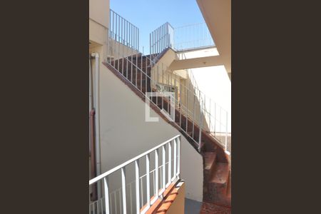 Casa para alugar com 74m², 2 quartos e sem vagaEscada de Entrada