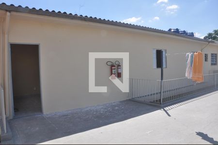 Casa para alugar com 74m², 2 quartos e sem vagaQuintal