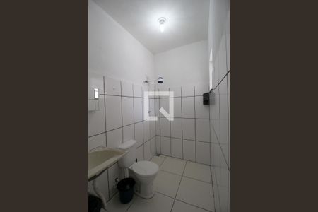 Banheiro de kitnet/studio para alugar com 1 quarto, 15m² em Vila Louzada, Sorocaba